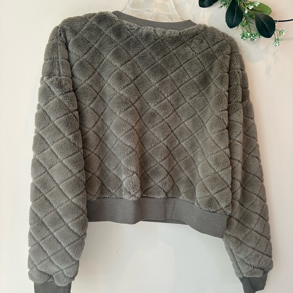 Chance or Fate Olive Quilted Sweater - Picture 4 of 5
